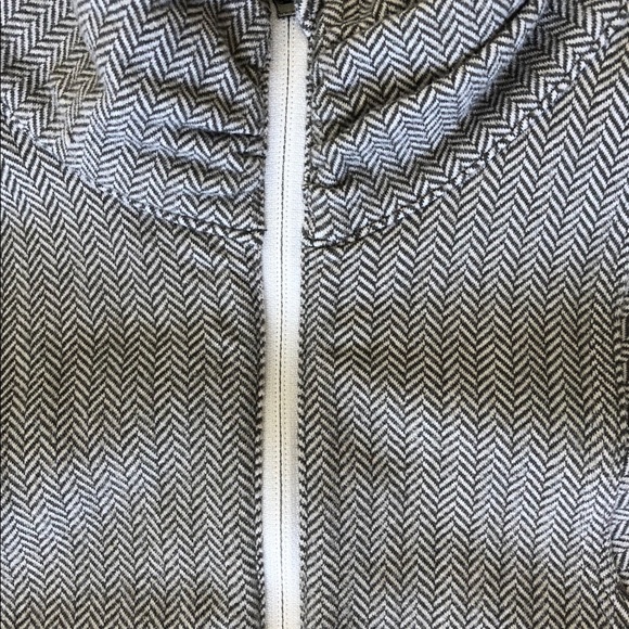 Lululemon Grey and White Houndstooth Half Zip - Picture 2 of 3